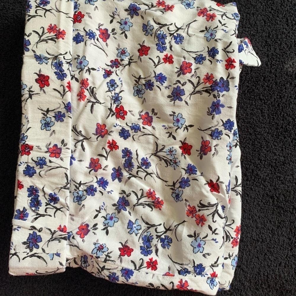 No Boundaries Floral Top - Picture 6 of 6
